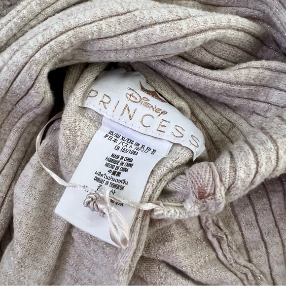 DISNEY PRINCESS ROBE! ✨ - Picture 3 of 4